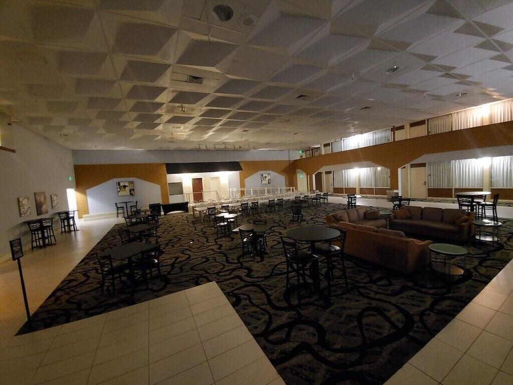 C3 Hotel And Convention Center Hastings Luaran gambar